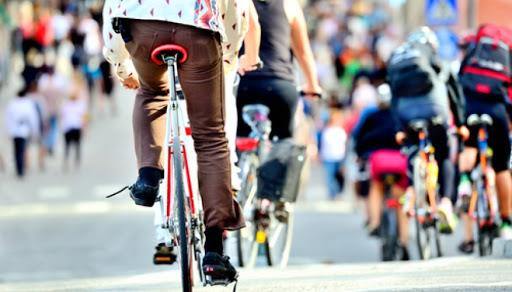 Andar en bici en la ciudad - Minka - Moda con Impacto Social